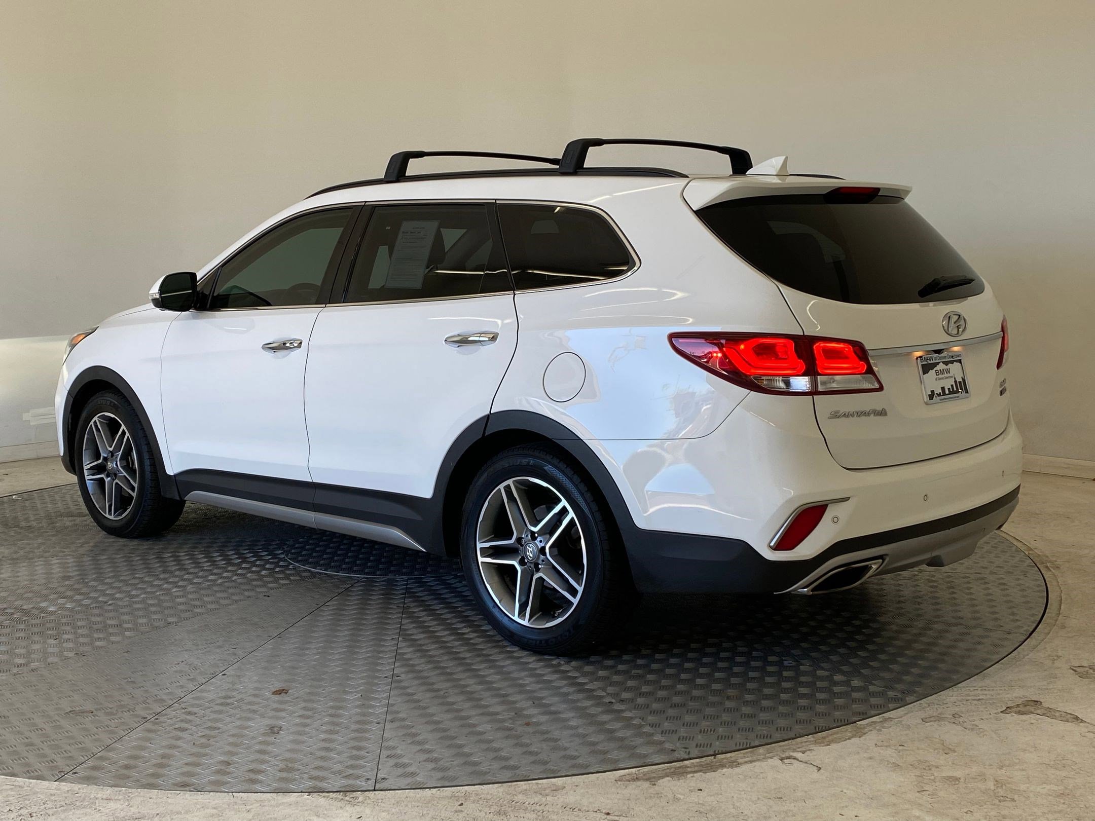 Used 2017 Hyundai Santa Fe Limited AWD/4WD image 3