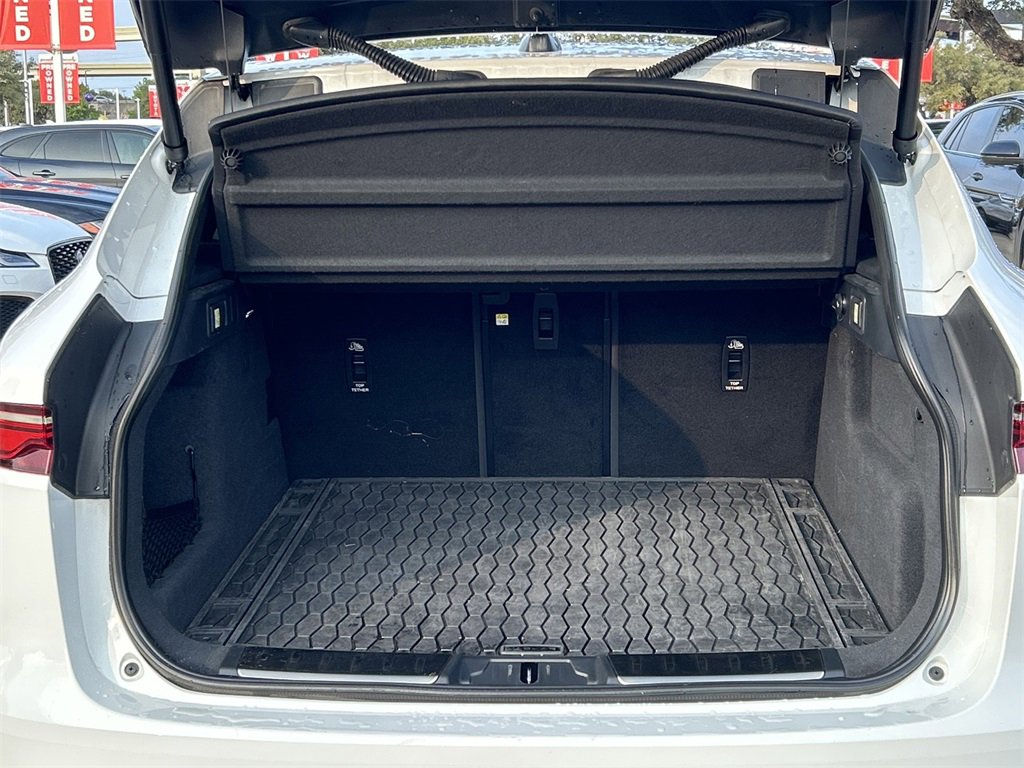 Used 2024 Jaguar F-PACE R-Dynamic S image 15