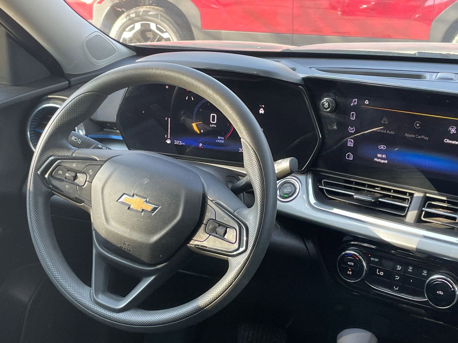 Used 2025 Chevrolet Trax LT FWD image 35