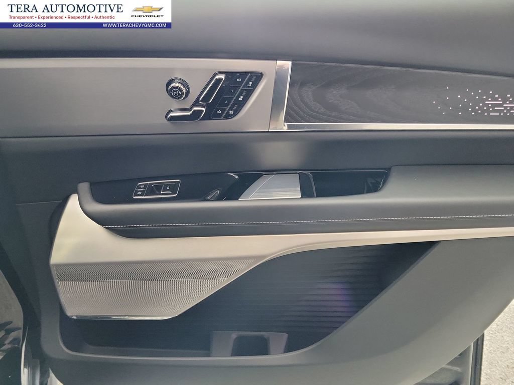 Certified 2026 Cadillac Vistiq Platinum w/ LPO, Floor Liner Package AWD/4WD image 25