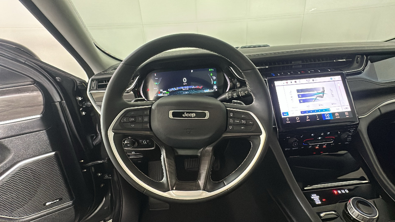 Used 2023 Jeep Grand Cherokee 4WD 4xe w/ Luxury Tech Group II image 18