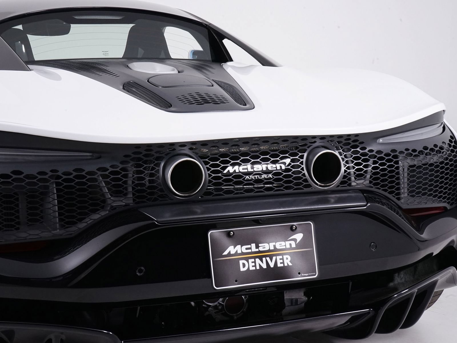 Used 2023 McLaren Artura RWD image 20