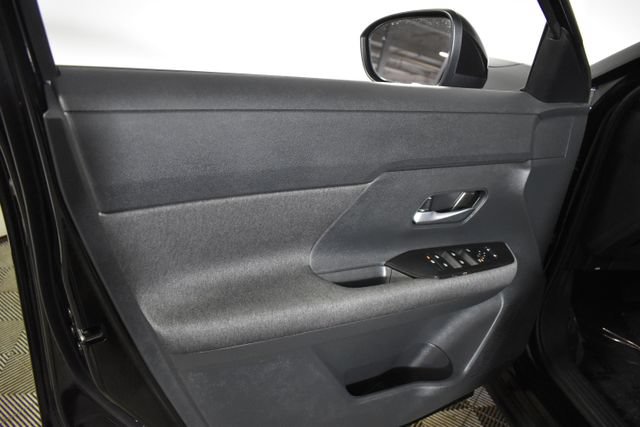 Certified 2025 Nissan Kicks SV AWD/4WD image 7