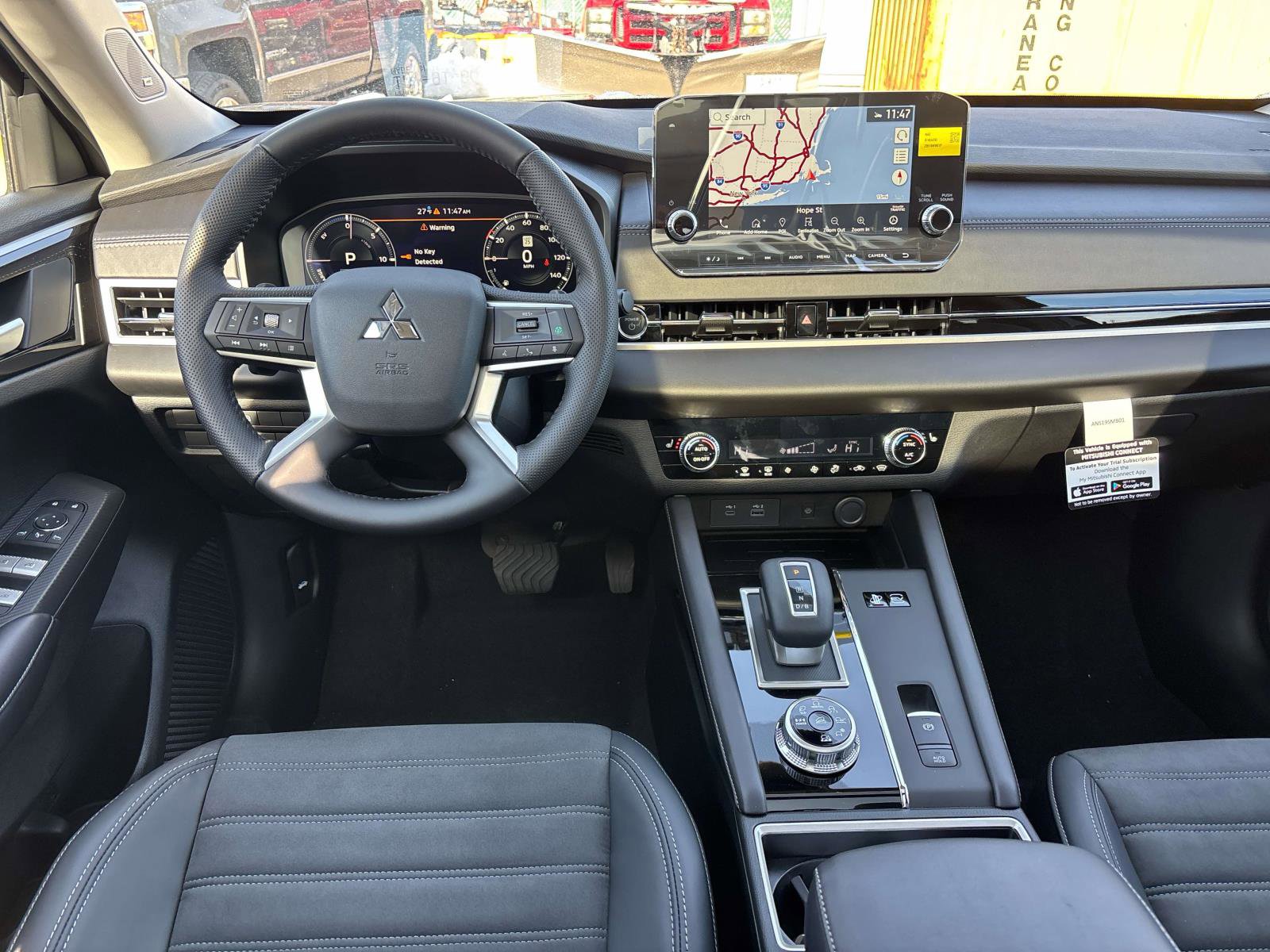 New 2025 Mitsubishi Outlander SE image 8