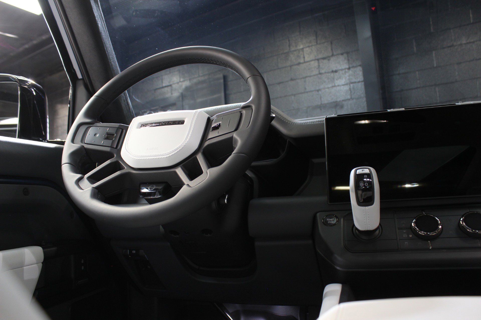 Used 2026 Land Rover Defender 110 image 60