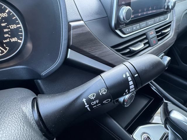 Used 2023 Nissan Altima 2.5 SV FWD image 12