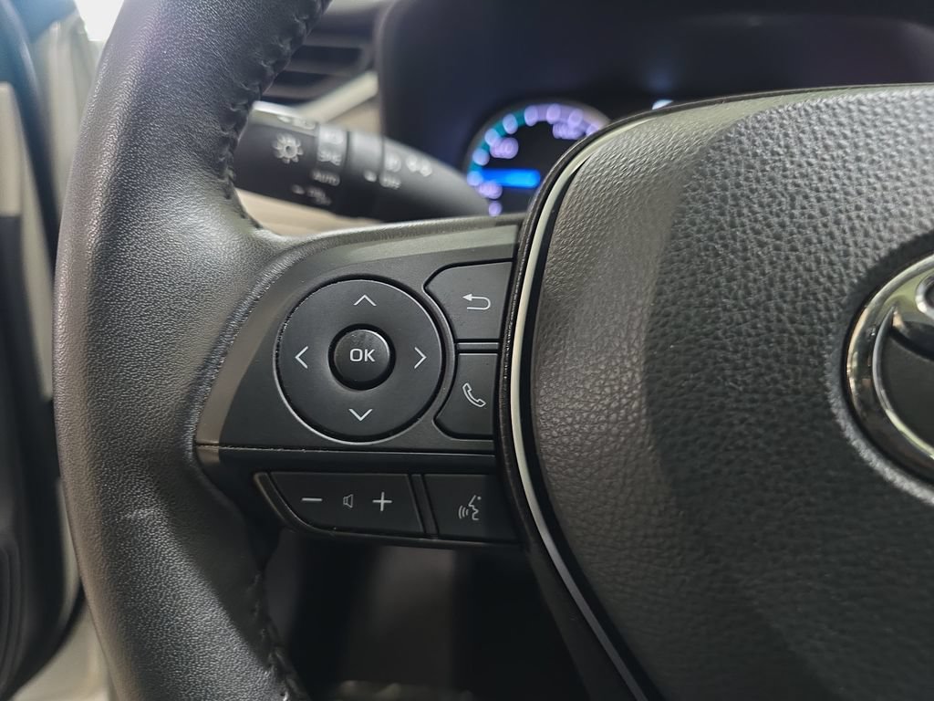 Used 2022 Toyota RAV4 XLE Premium AWD/4WD image 17