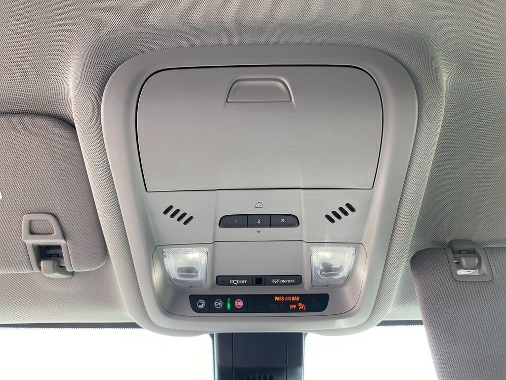 Used 2024 GMC Terrain SLT image 23