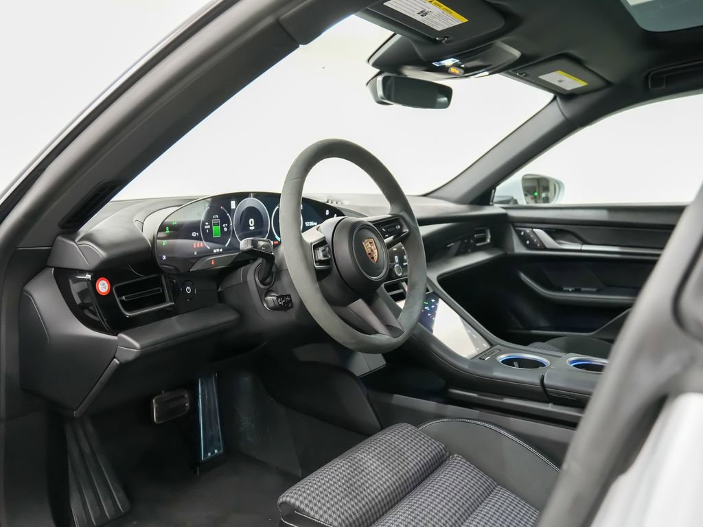 Certified 2025 Porsche Taycan image 4