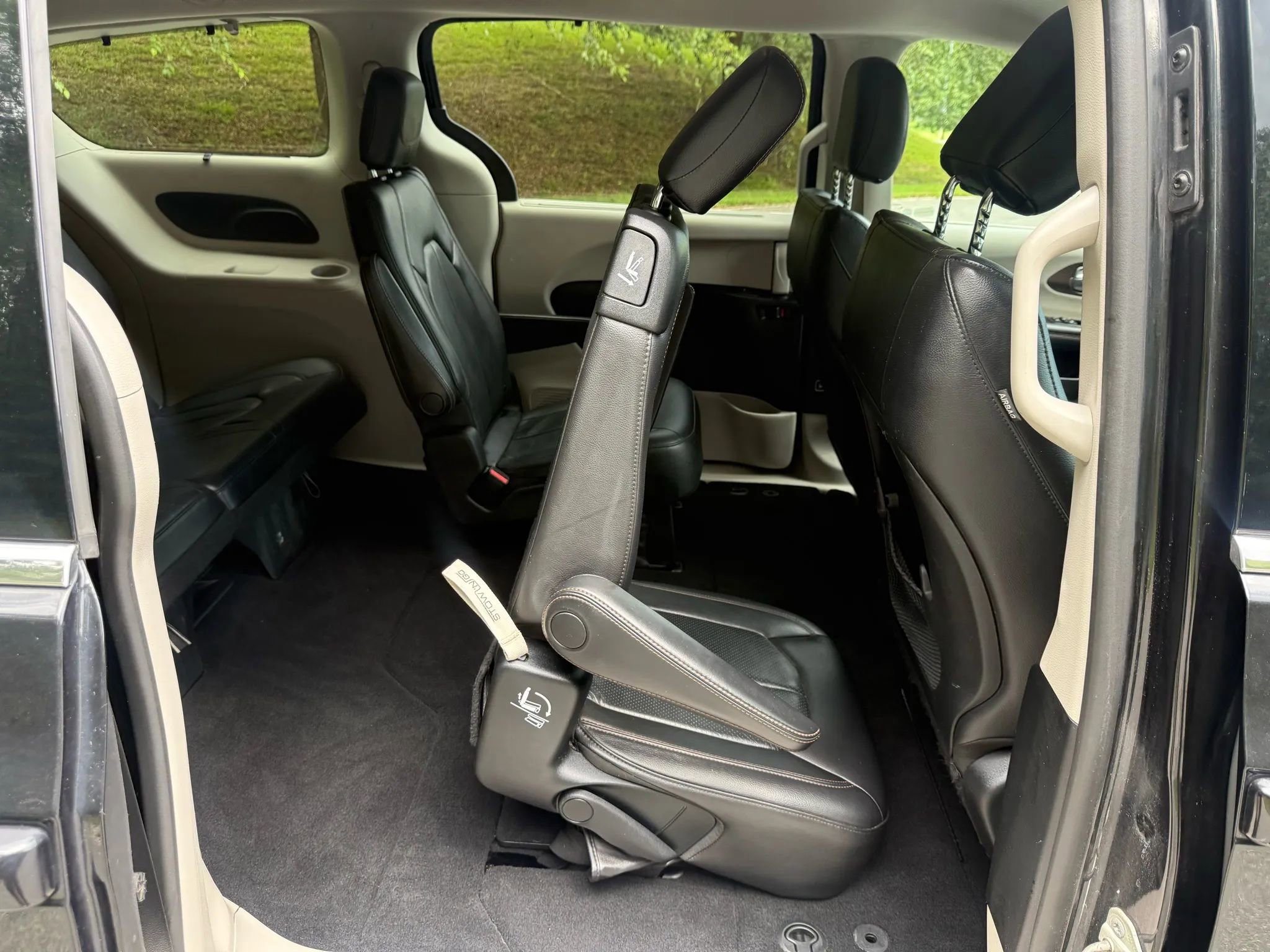 Used 2019 Chrysler Pacifica Touring-L FWD image 20