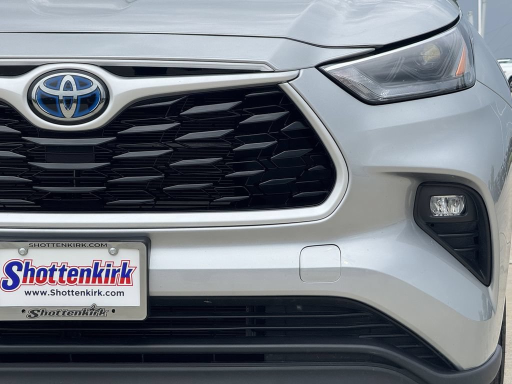 Used 2024 Toyota Highlander XLE AWD/4WD image 8