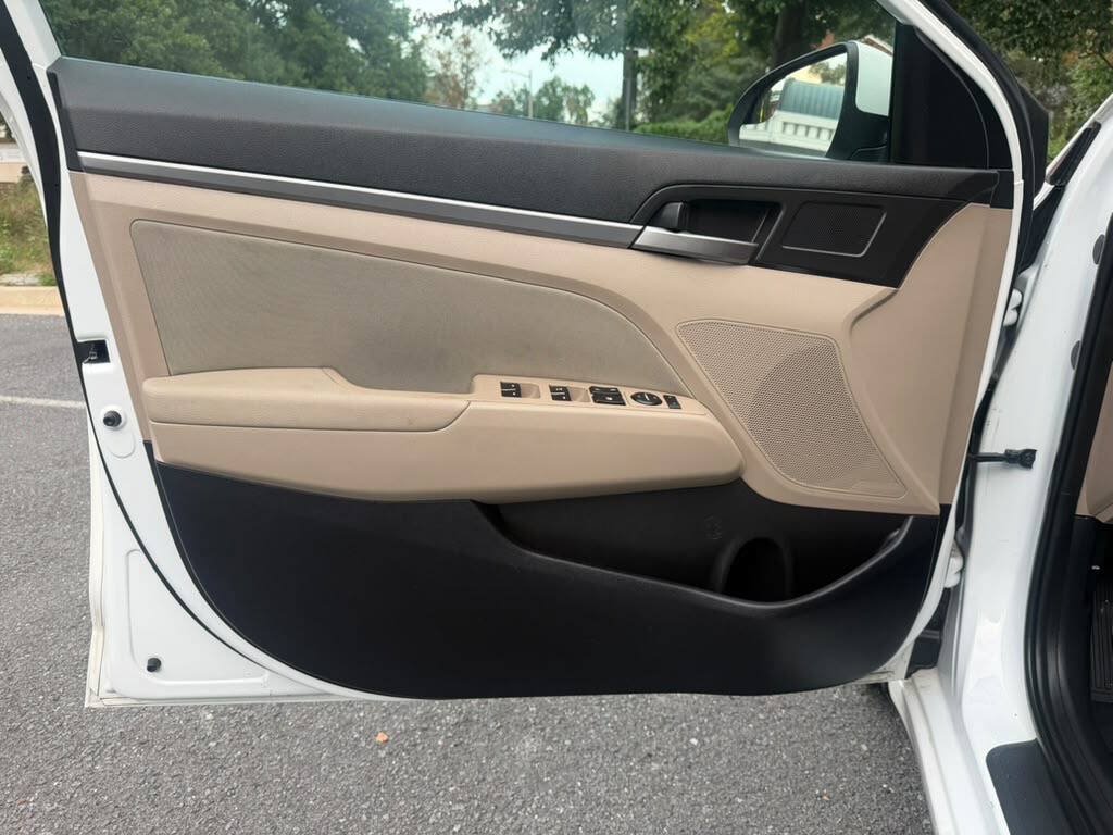 Used 2017 Hyundai Elantra SE FWD image 22