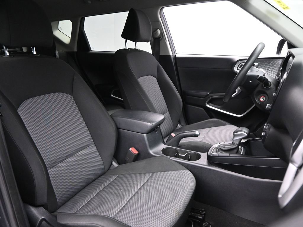 Used 2023 Kia Soul LX w/ LX Technology Package image 10