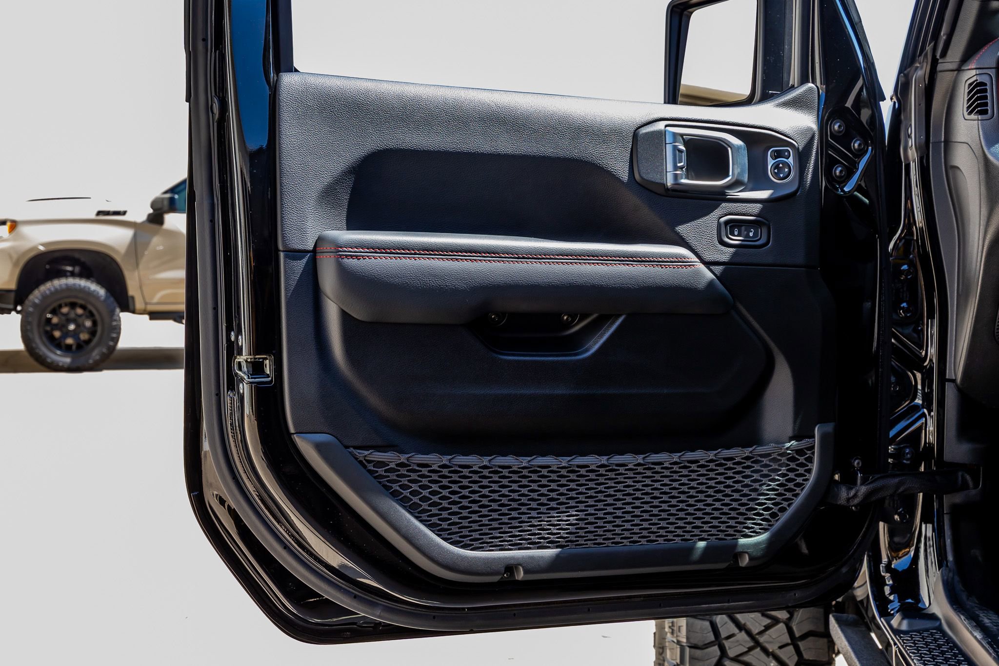 Used 2023 Jeep Gladiator Rubicon w/ LED Lighting Group AWD/4WD image 35