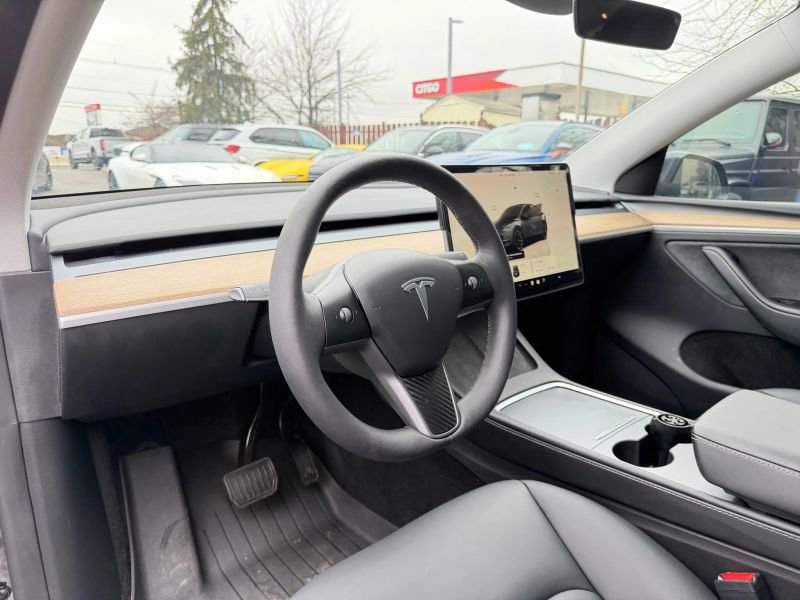 Used 2024 Tesla Model Y Long Range image 12