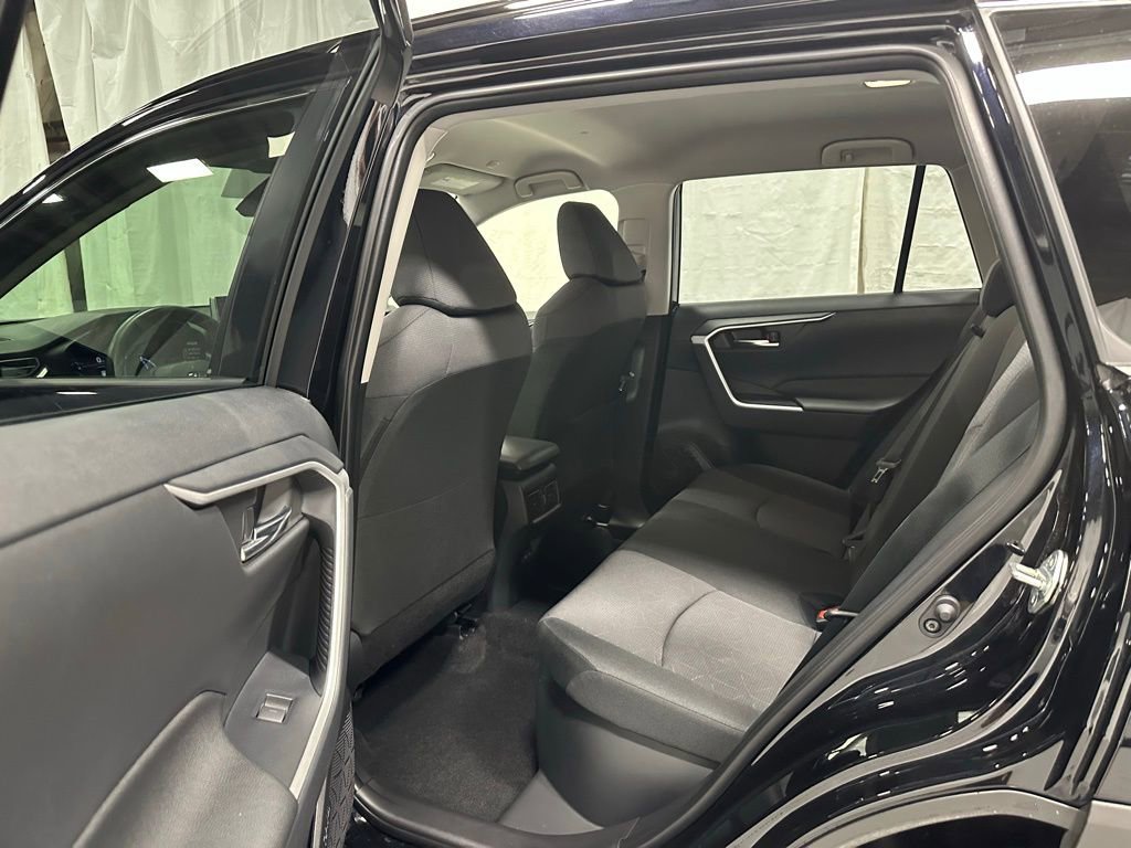 Used 2025 Toyota RAV4 XLE image 31