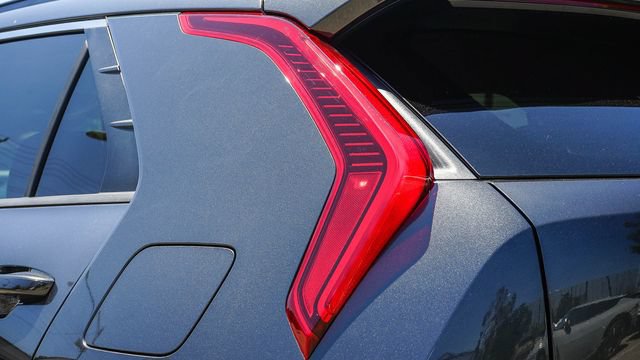Used 2025 Kia Niro EX FWD image 12