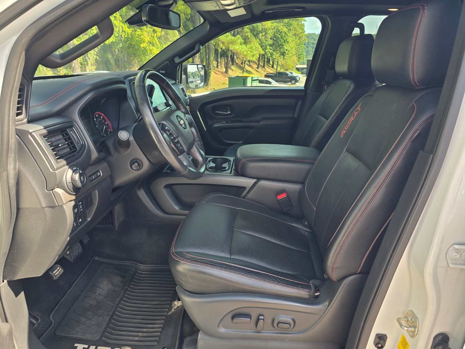 Used 2021 Nissan Titan PRO-4X w/ Pro-4x Convenience Package AWD/4WD image 14