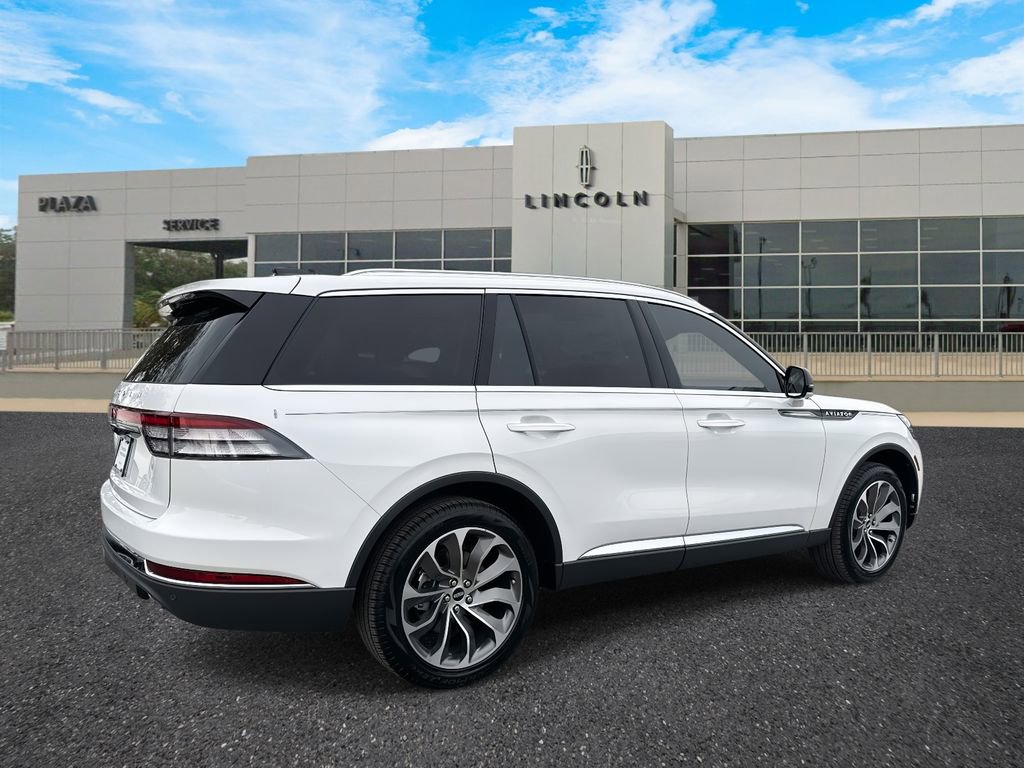 New 2026 Lincoln Aviator AWD image 3