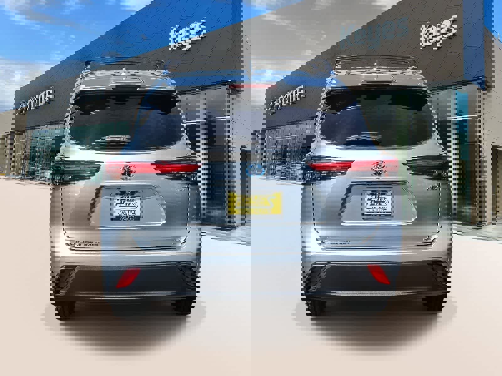 Used 2021 Toyota Highlander XLE image 6