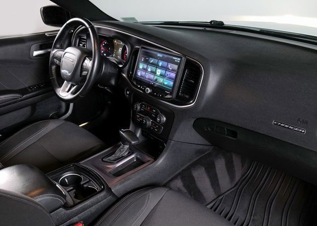 Used 2019 Dodge Charger SXT image 11