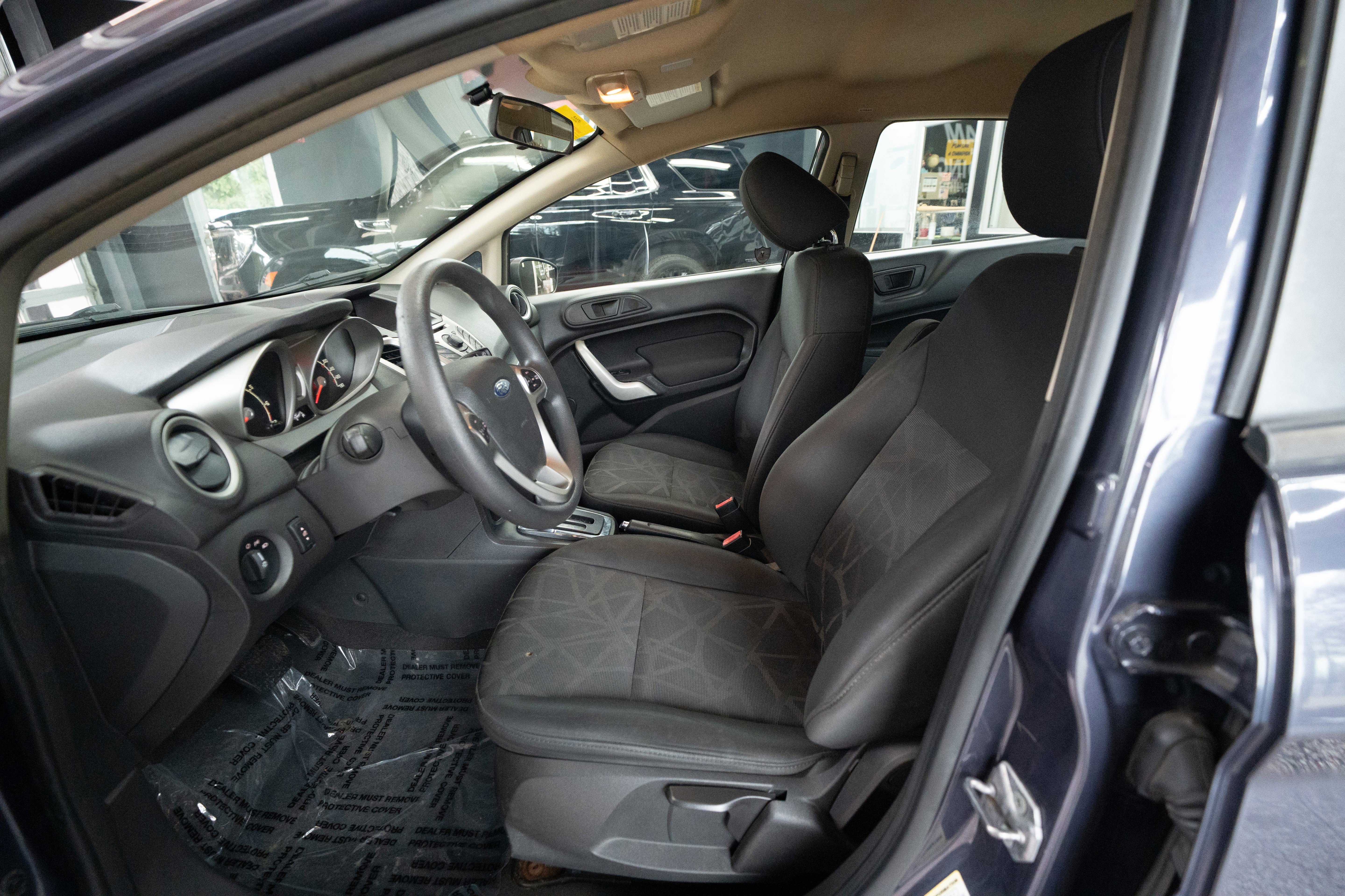 Used 2012 Ford Fiesta SE image 9