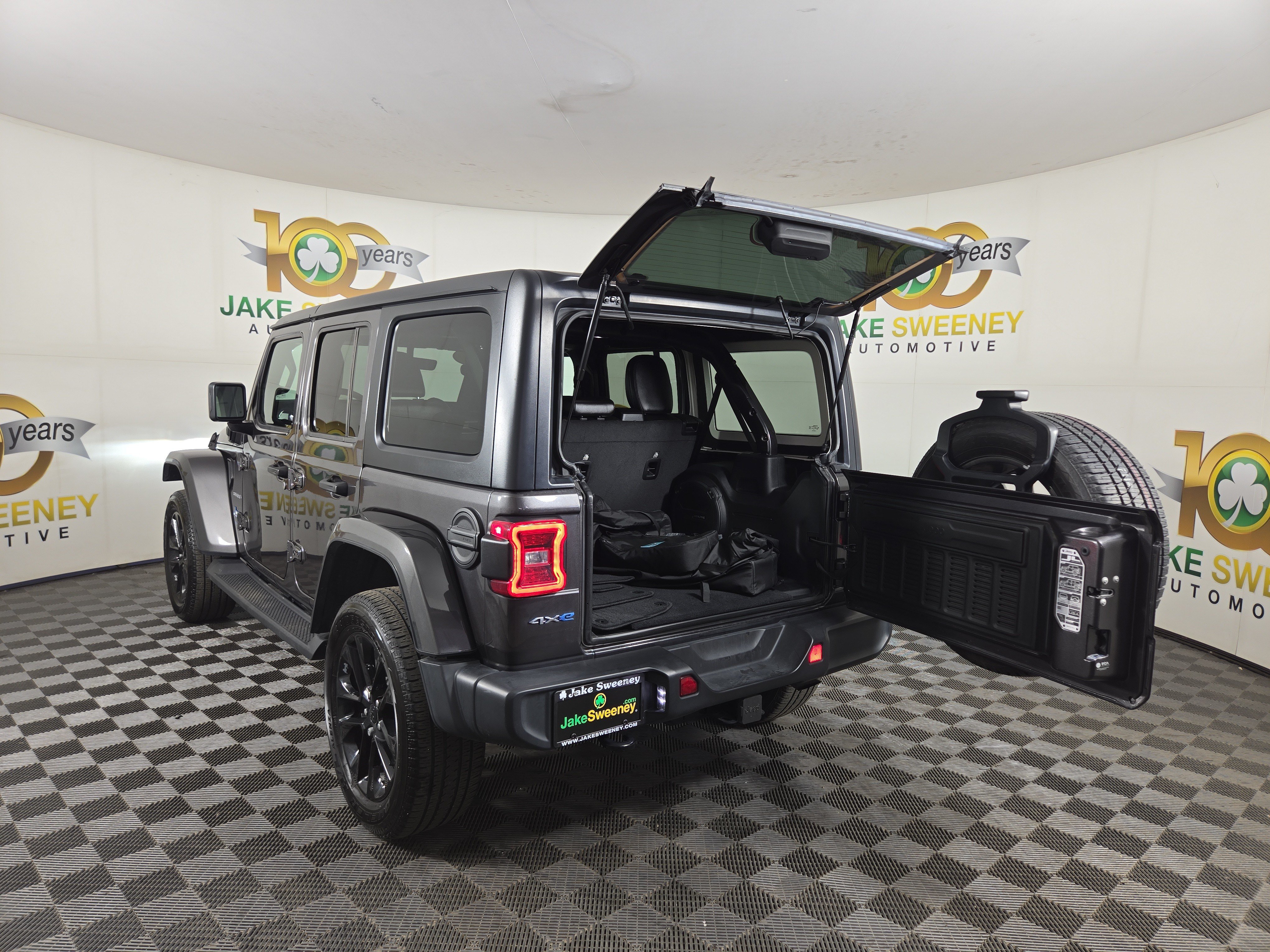 Used 2021 Jeep Wrangler Unlimited Sahara w/ Dual Top Group AWD/4WD image 33
