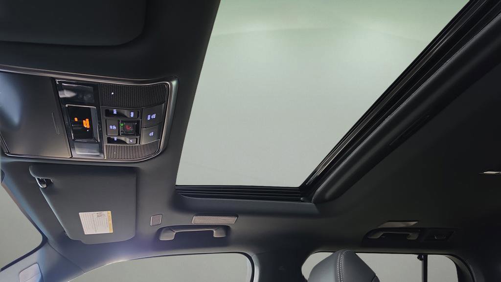 New 2025 Lexus LX 700h Luxury AWD/4WD image 21