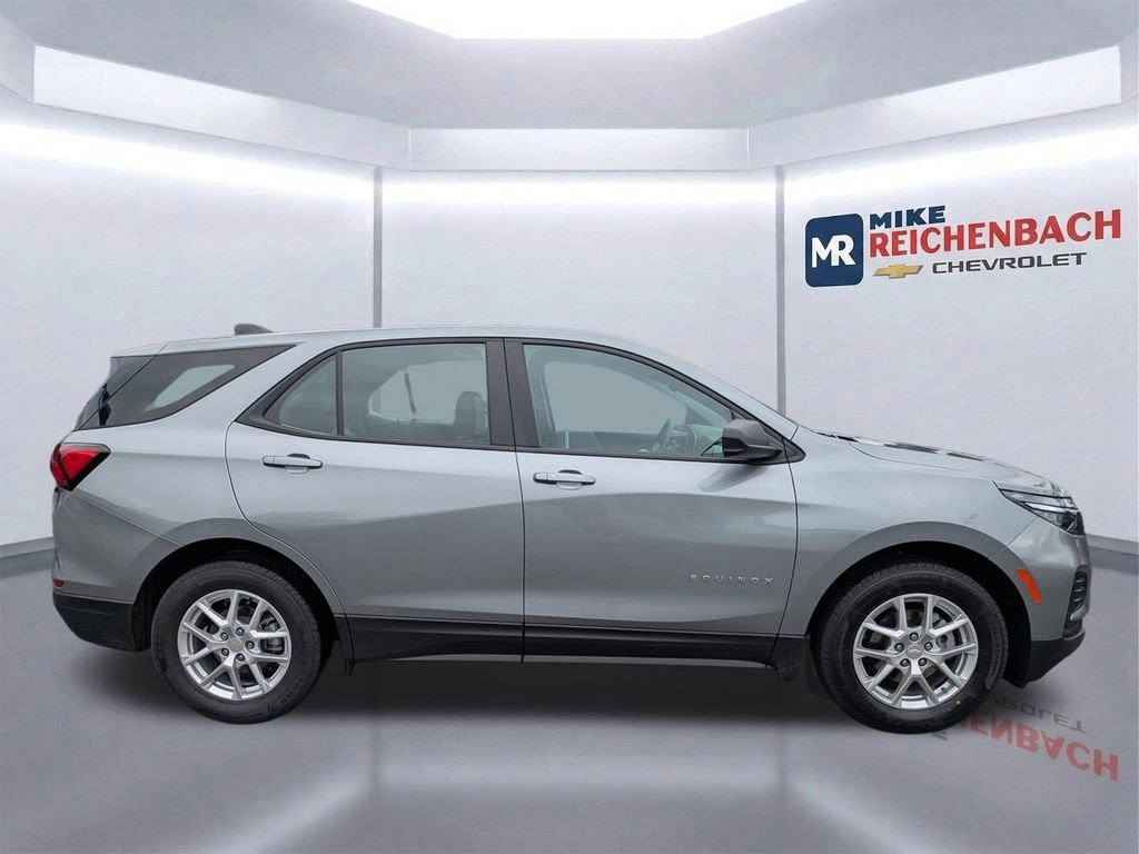 Used 2023 Chevrolet Equinox LS w/ Driver Confidence II Package FWD image 3