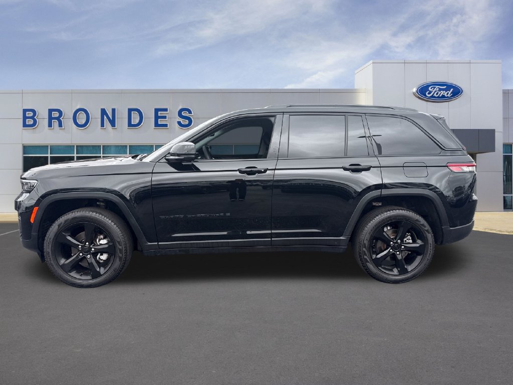 Used 2023 Jeep Grand Cherokee Limited w/ Black Appearance Package