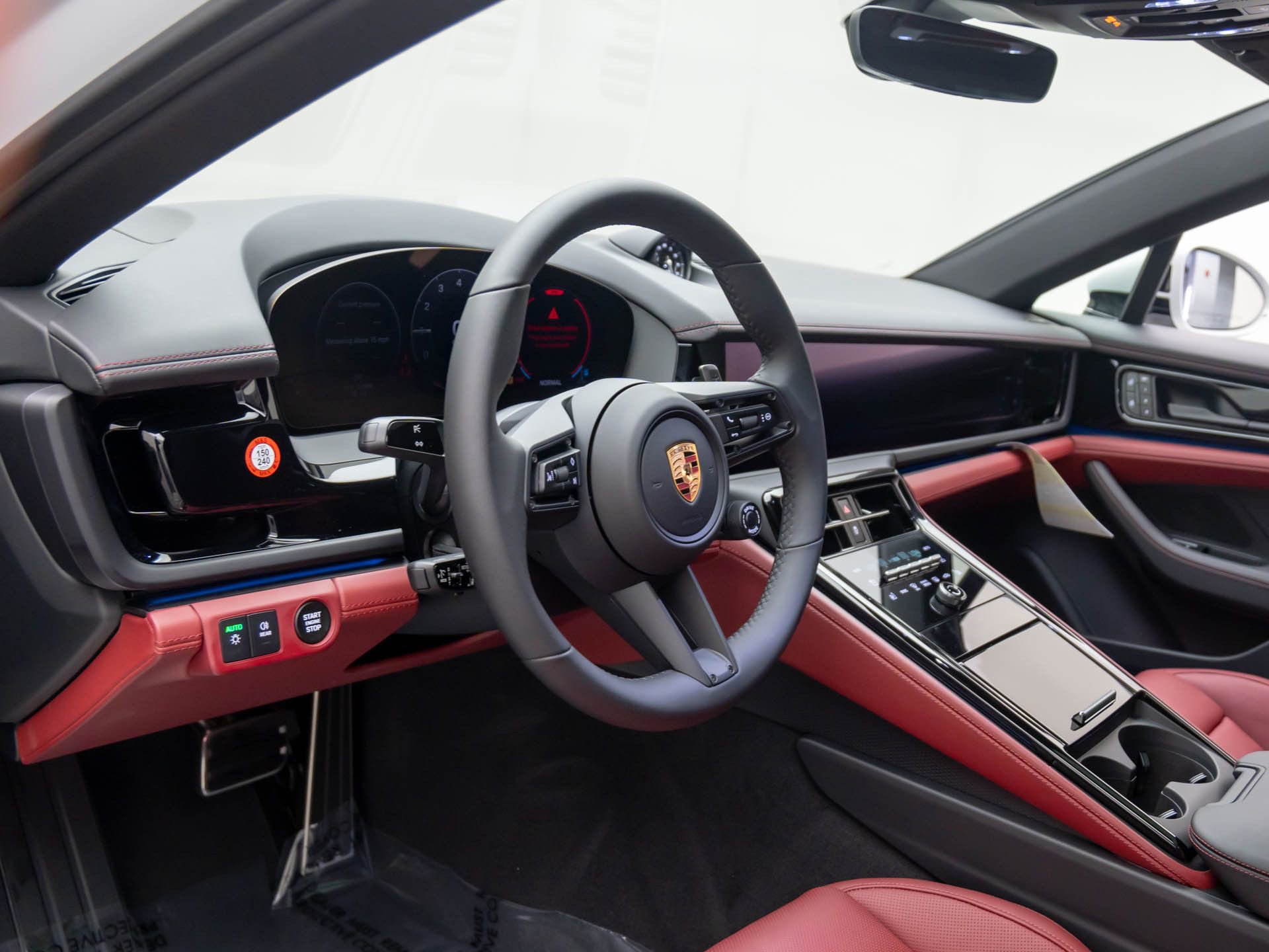 New 2025 Porsche Panamera 4 image 4