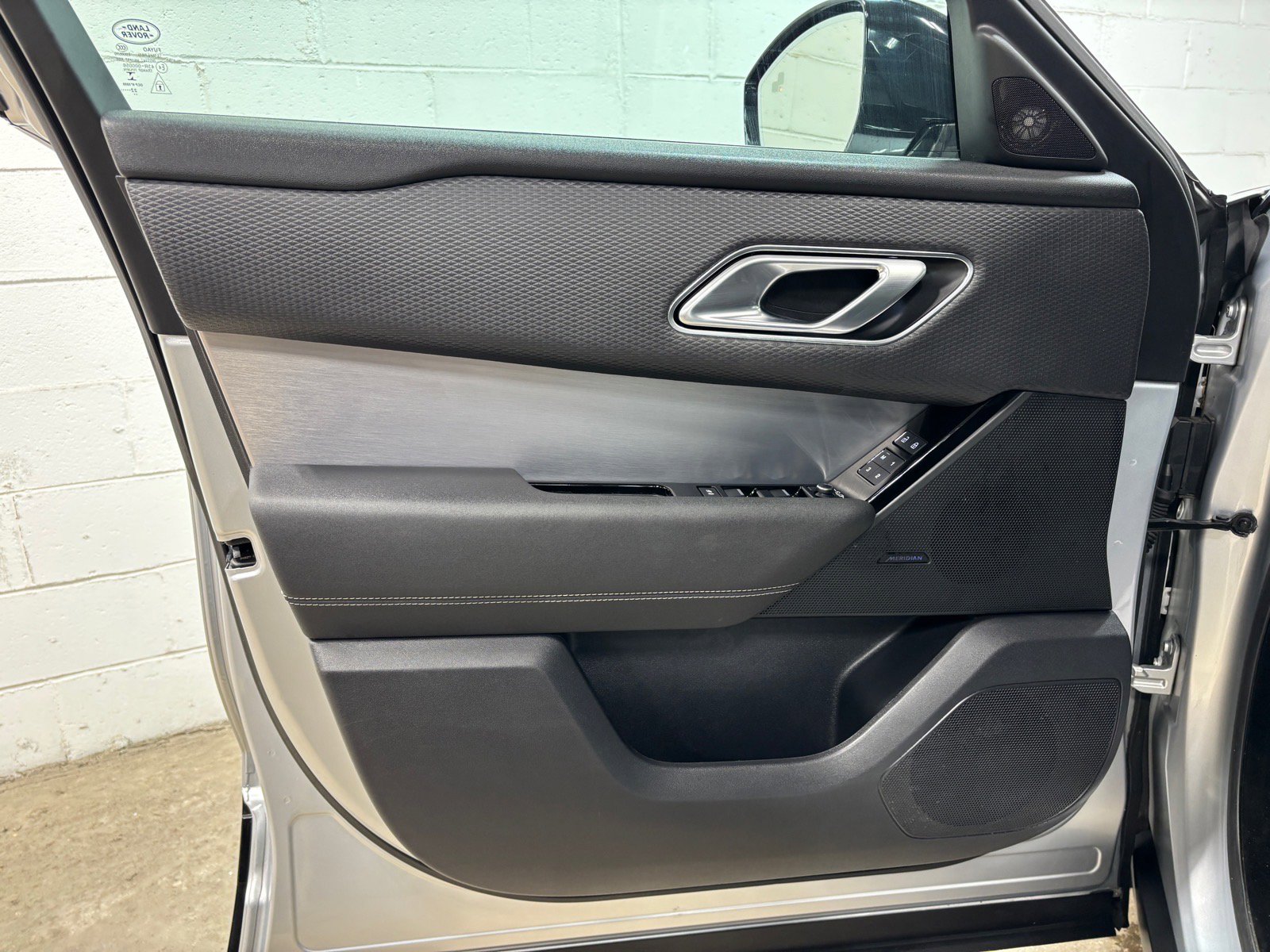 Used 2023 Land Rover Range Rover Velar R-Dynamic S AWD/4WD image 25