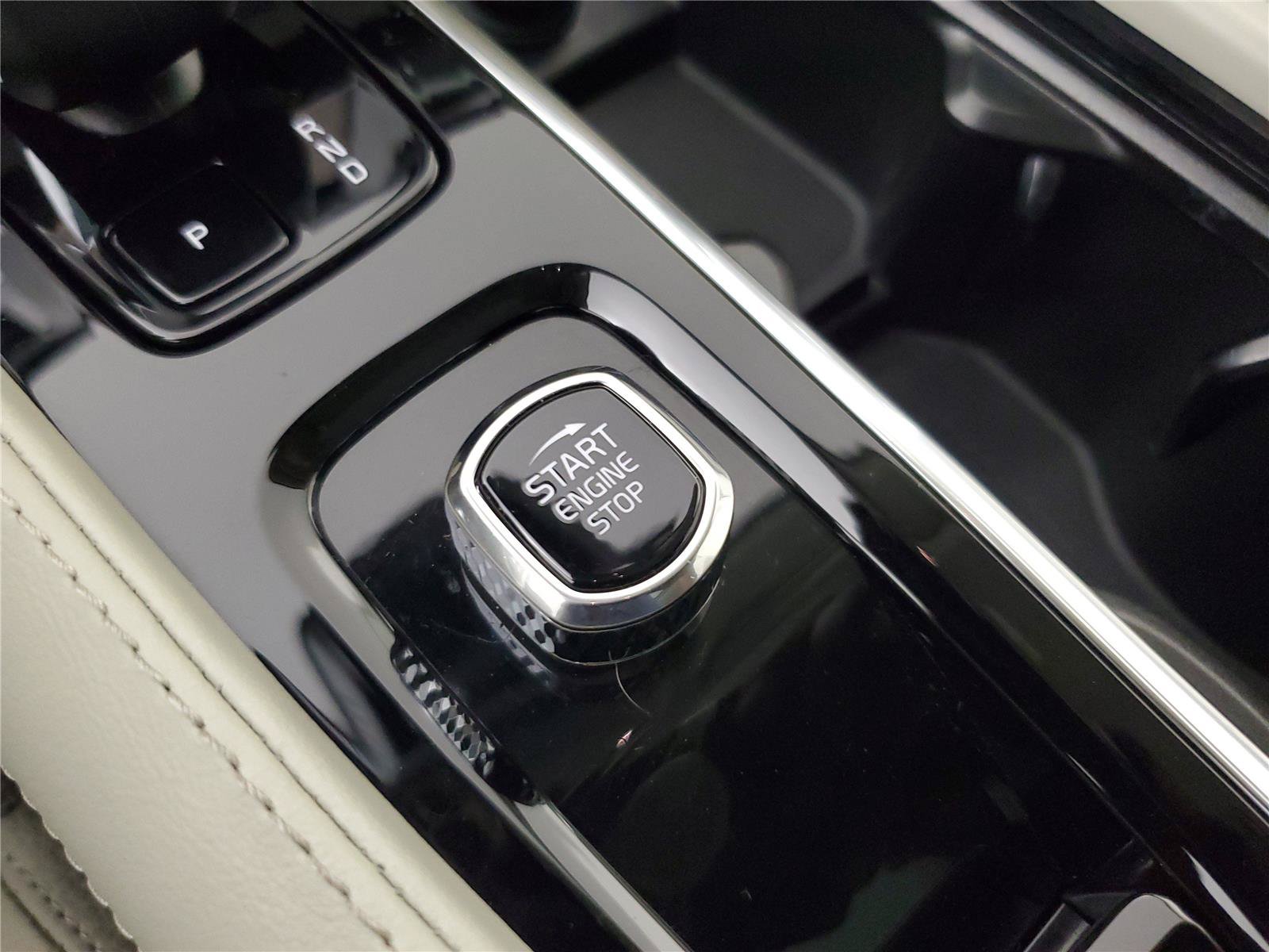 Certified 2025 Volvo XC90 T8 Plus w/ Protection Package Premier AWD/4WD image 33