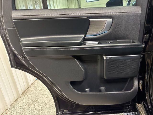 Used 2025 Ford Expedition Platinum AWD/4WD image 27