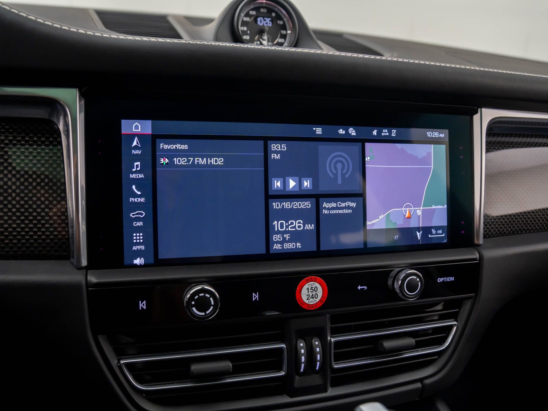 Certified 2025 Porsche Macan GTS image 26