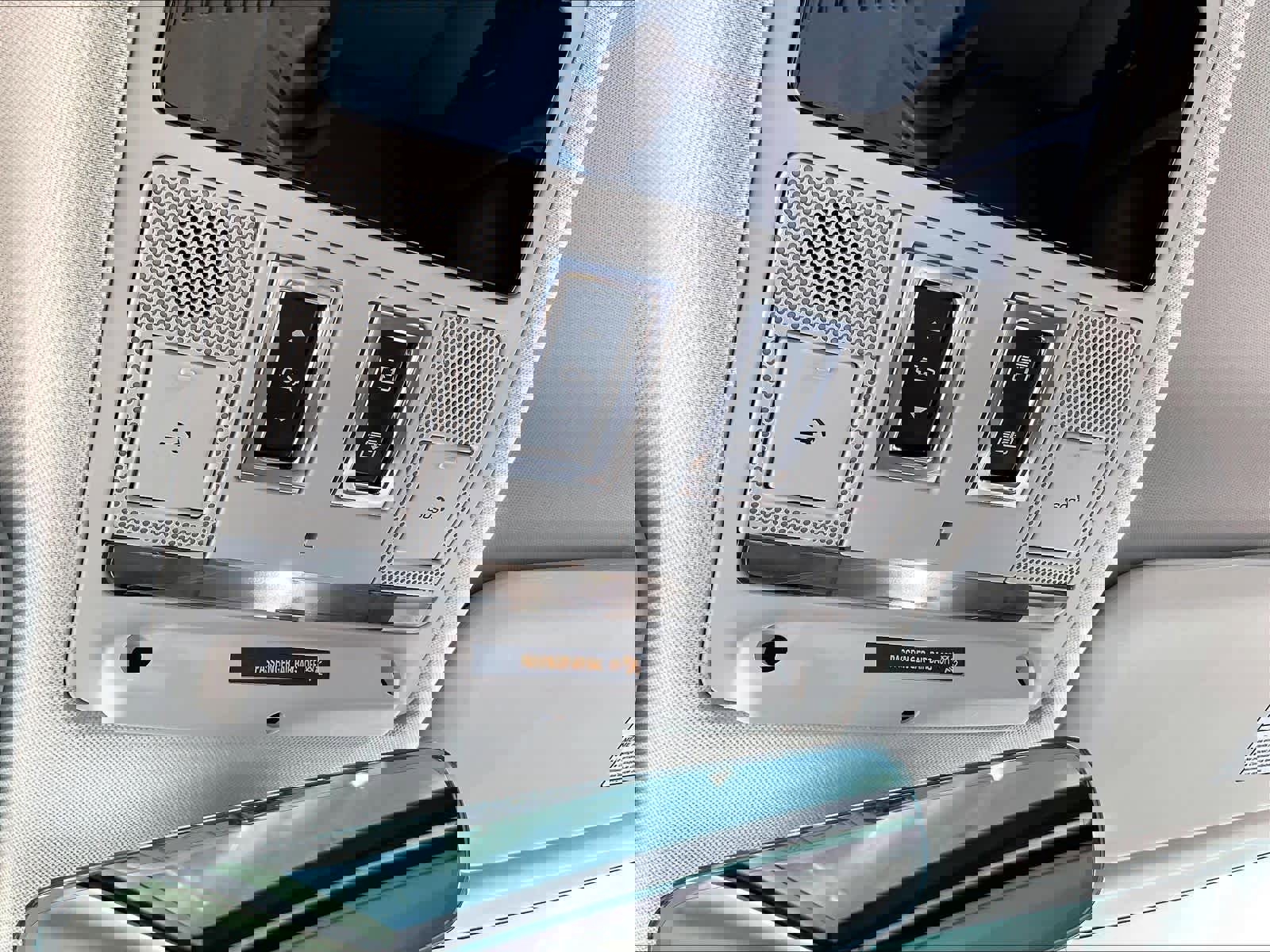 Used 2023 Land Rover Defender 130 X-Dynamic SE image 39