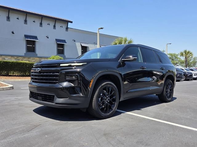 Used 2026 Chevrolet Traverse LT w/ Midnight/Sport Edition image 2