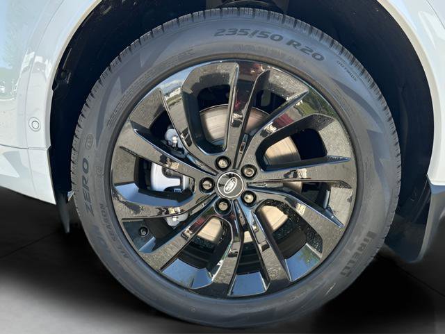 Certified 2025 Land Rover Discovery Sport S image 9