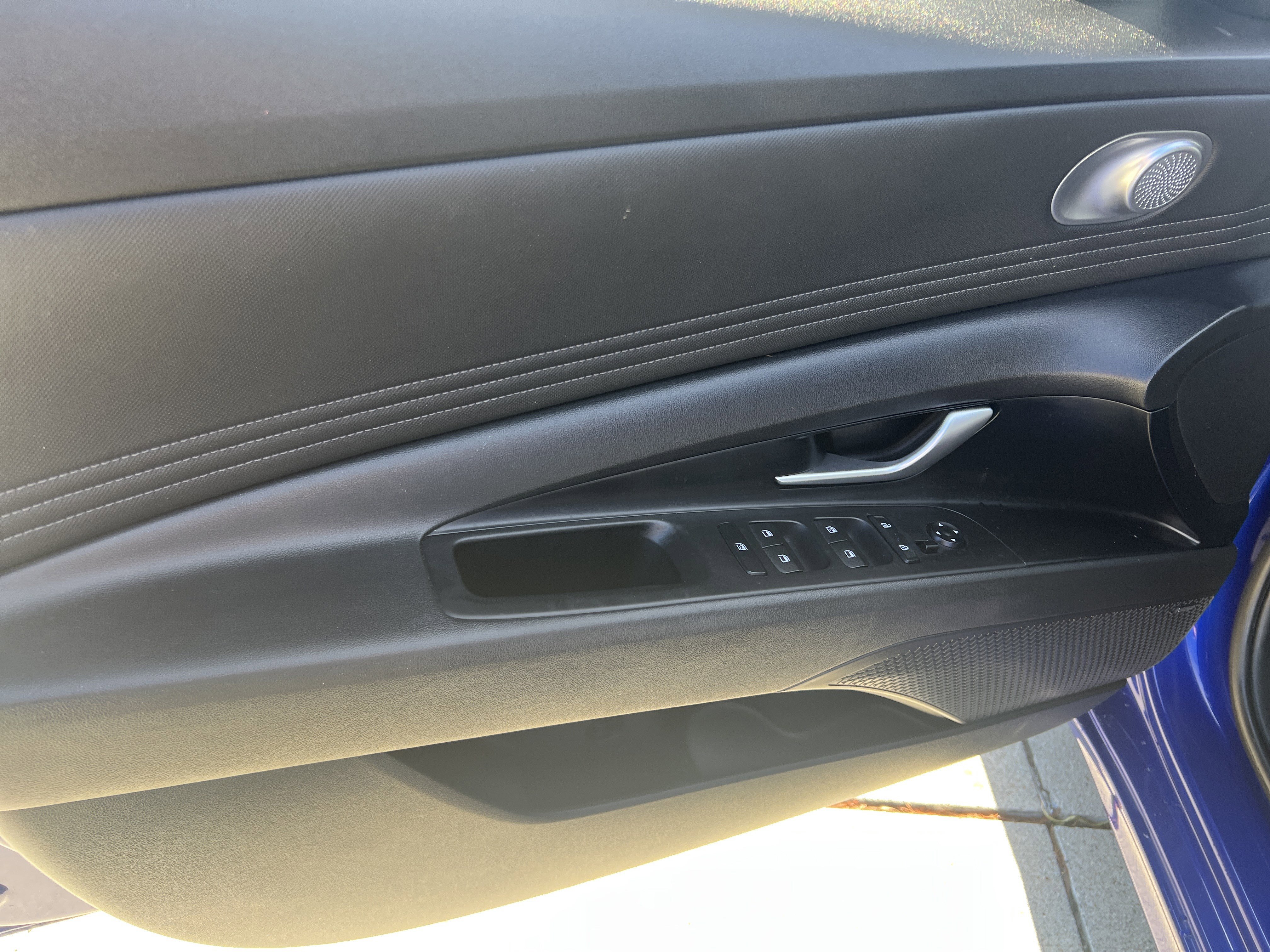 Used 2022 Hyundai Elantra Limited image 13