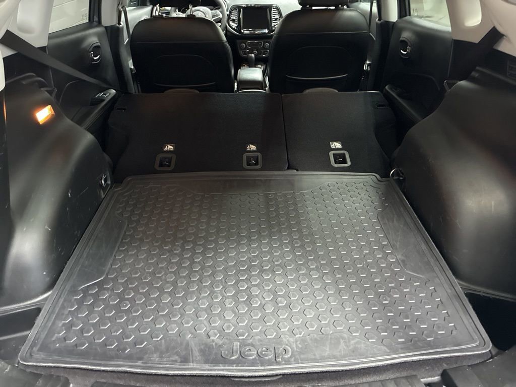 Used 2019 Jeep Compass Limited w/ Premium Lighting Group image 16