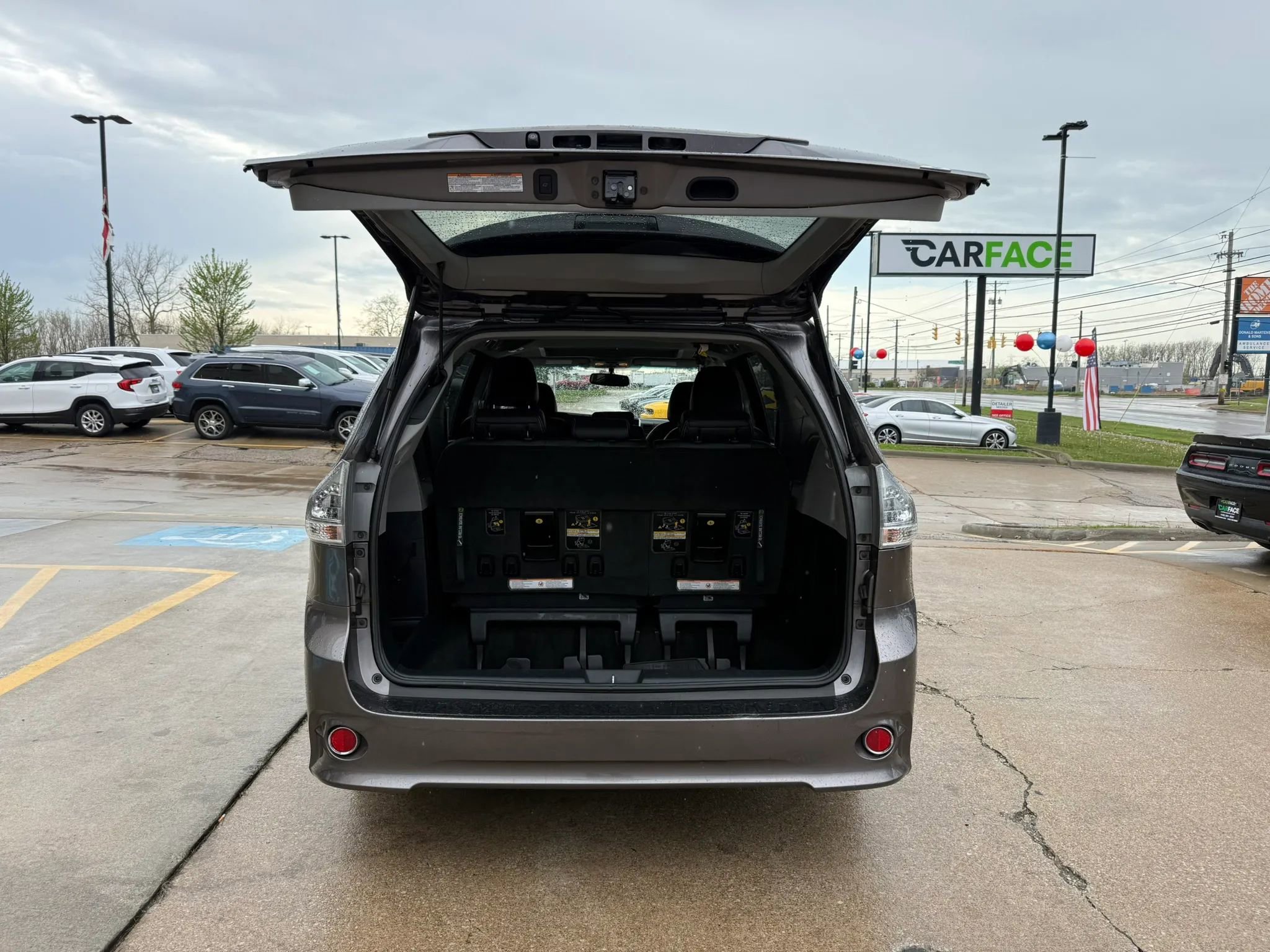 Used 2017 Toyota Sienna SE FWD image 13