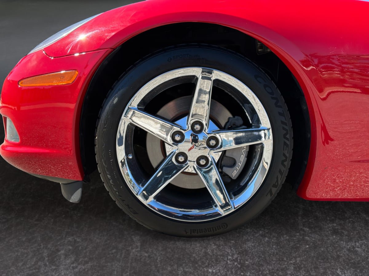 Used 2007 Chevrolet Corvette Coupe w/ Preferred Equipment Group RWD image 9