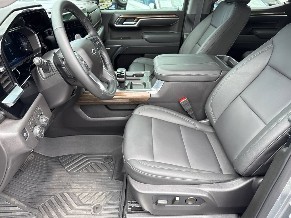 Used 2026 Chevrolet Silverado 1500 LT Trail Boss w/ LT Trail Boss Premium Package AWD/4WD image 23