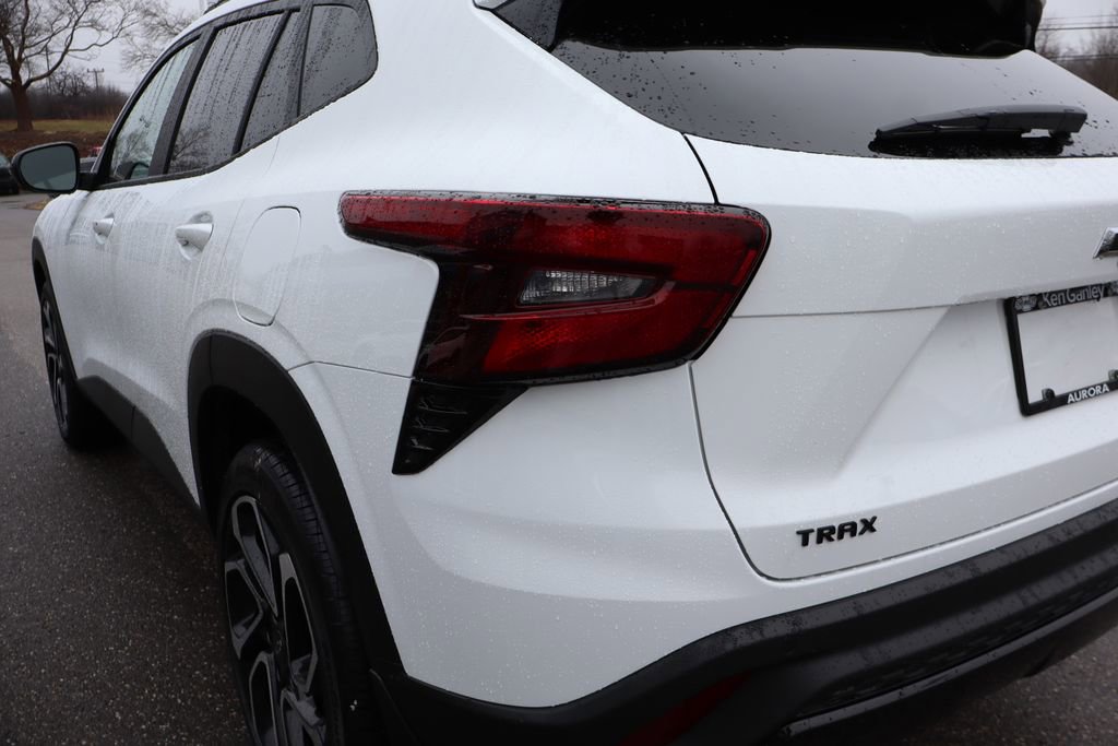 Used 2025 Chevrolet Trax RS w/ Sunroof Package image 32