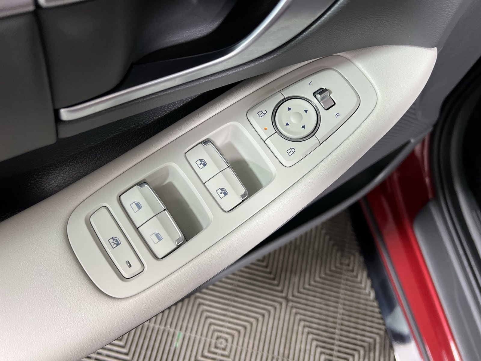 Used 2024 Hyundai Sonata SEL w/ Convenience Package FWD image 15