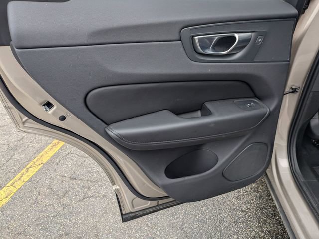 Used 2025 Volvo XC60 B5 Plus image 25