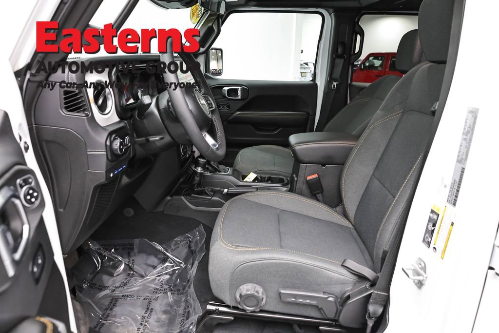 Used 2025 Jeep Wrangler Unlimited Sahara image 14