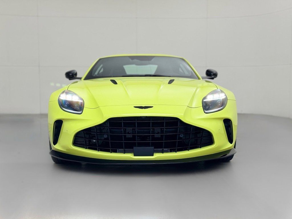 New 2025 Aston Martin V8 Vantage Coupe image 4