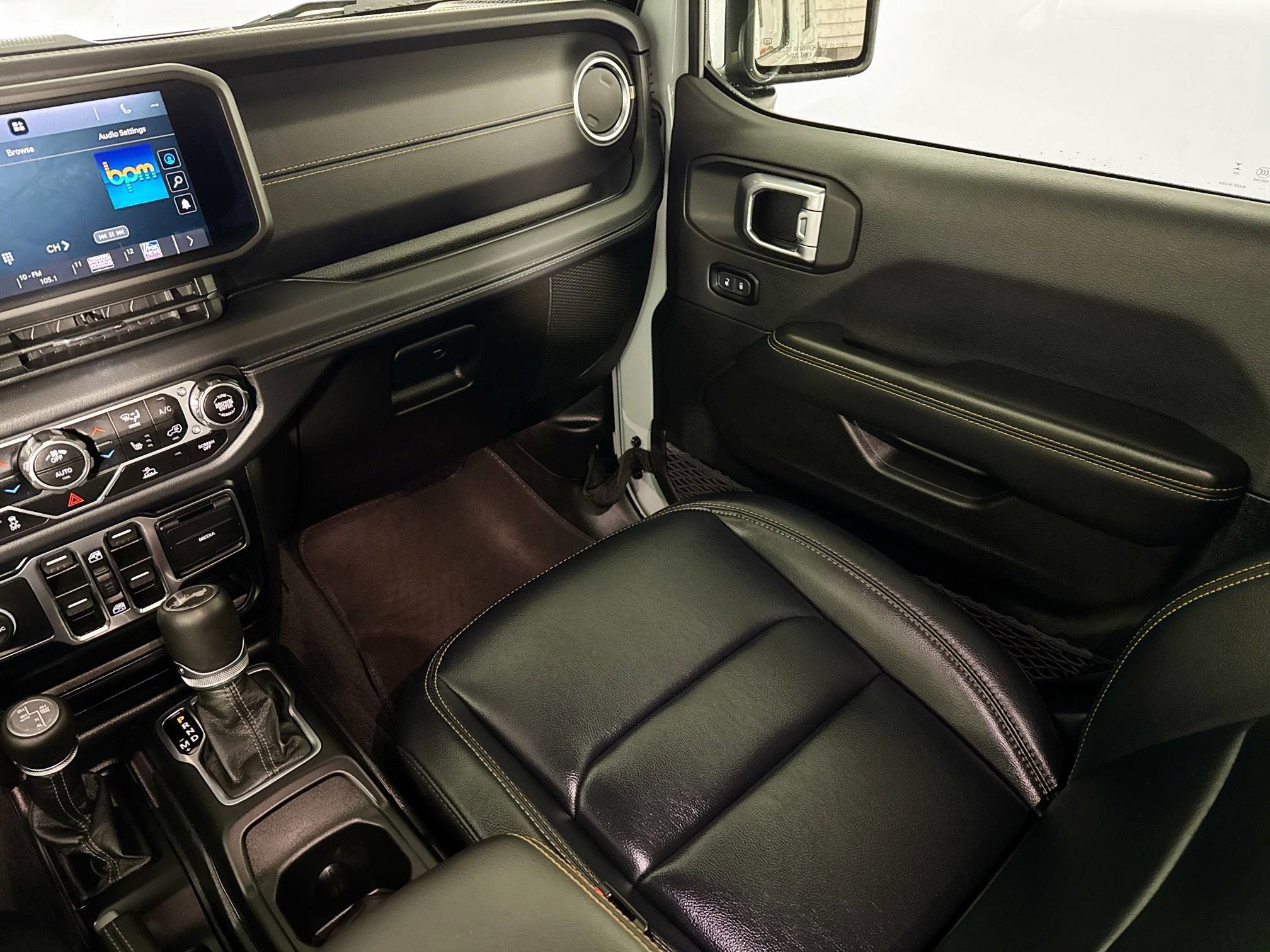 Used 2024 Jeep Wrangler Sahara image 29