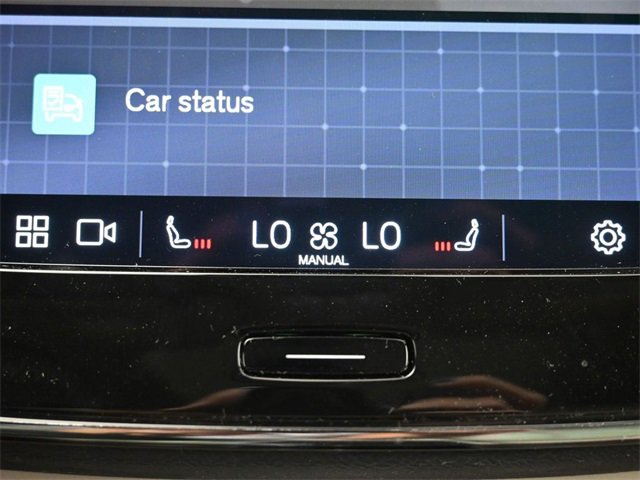 Used 2024 Volvo XC40 B5 Plus w/ Protection Package Premier image 22